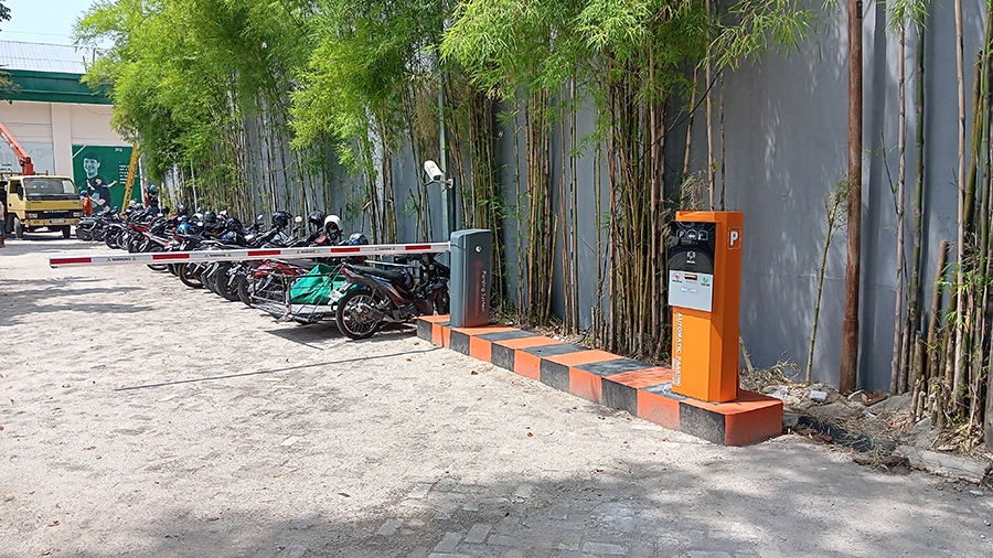 Sistem Parkir  Manless Sport Center Padel 59 Hub Jalan Mongosidi Medan